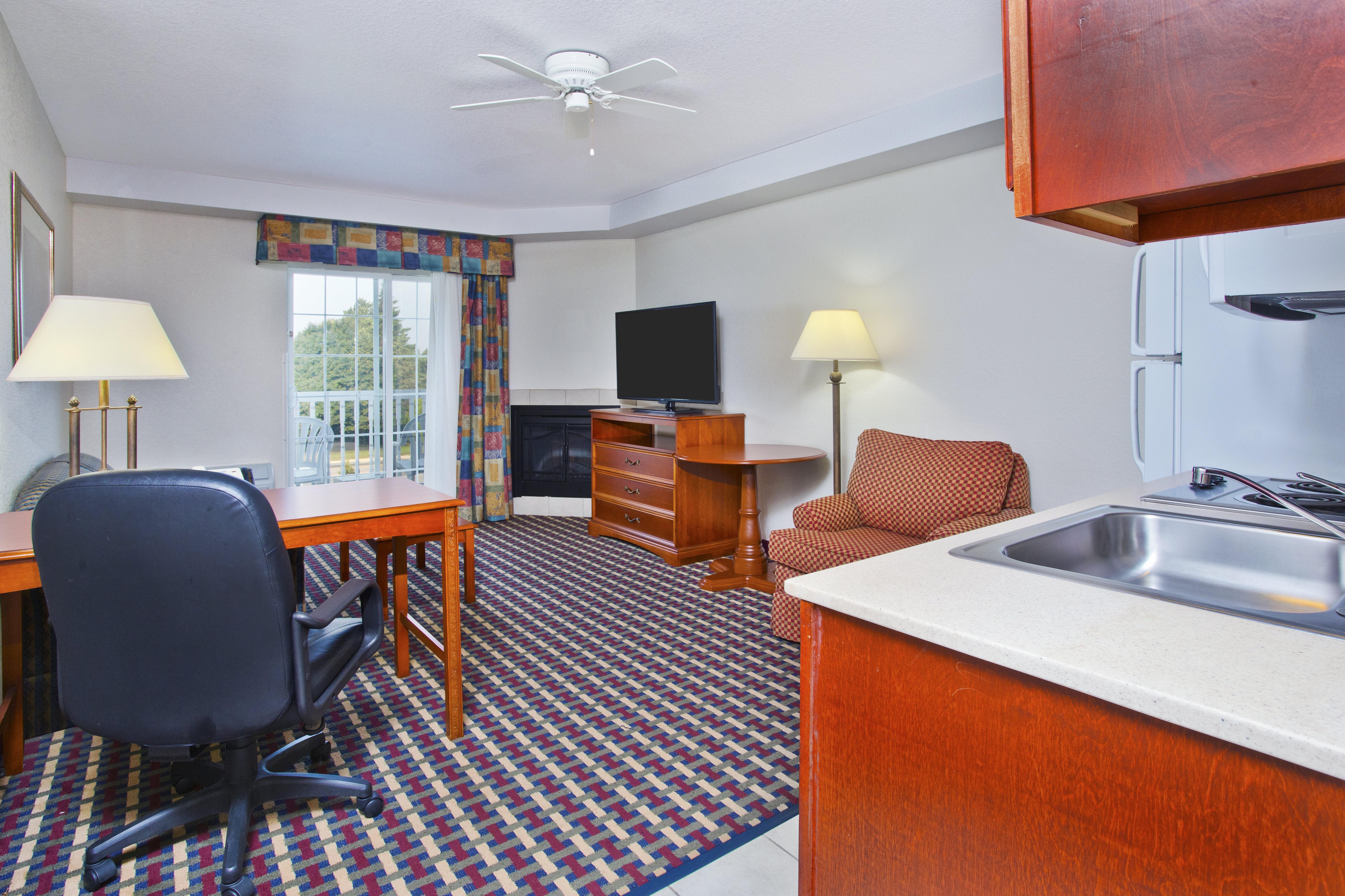 Holiday Inn Express Hotel & Suites Petoskey By Ihg מראה חיצוני תמונה