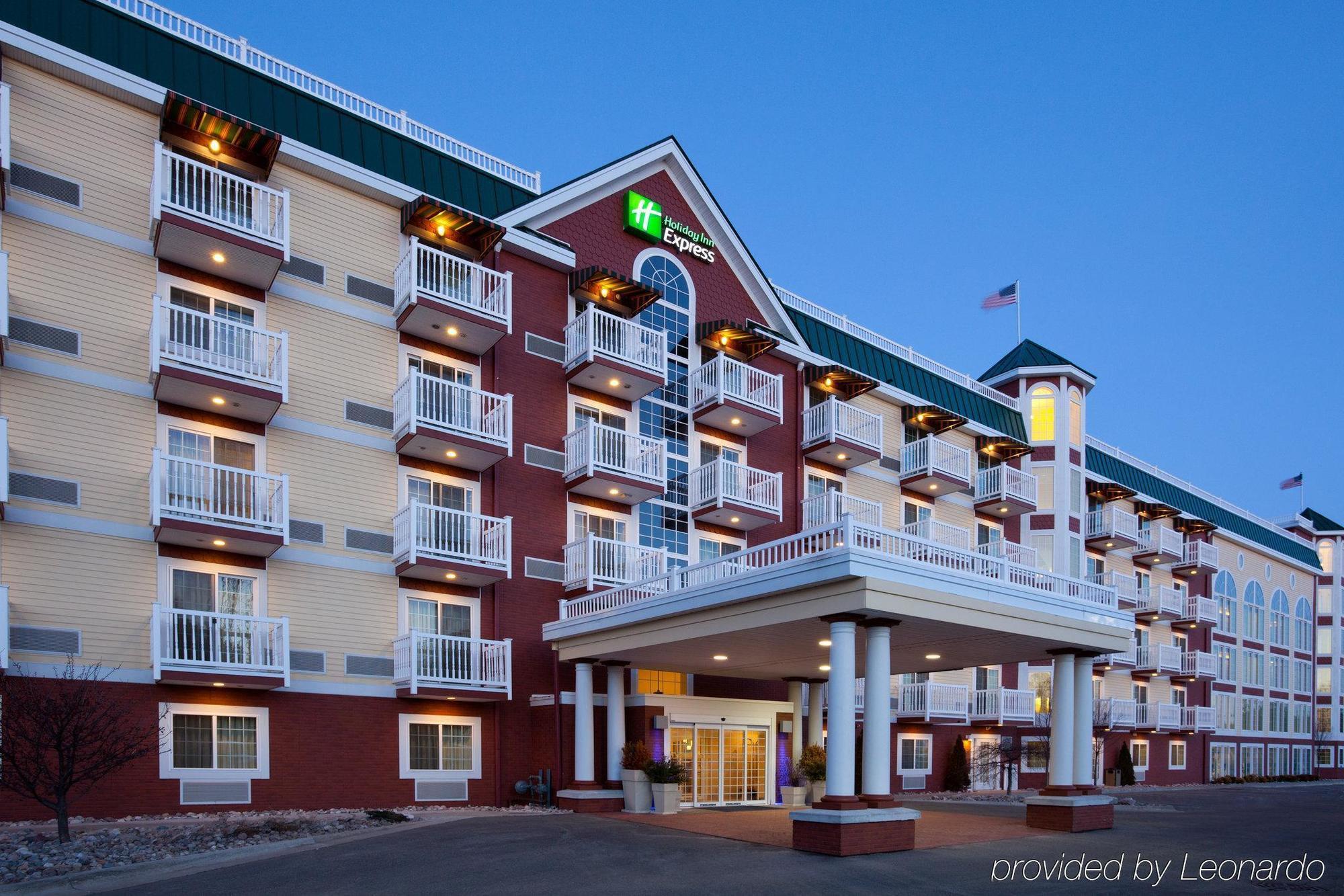 Holiday Inn Express Hotel & Suites Petoskey By Ihg מראה חיצוני תמונה